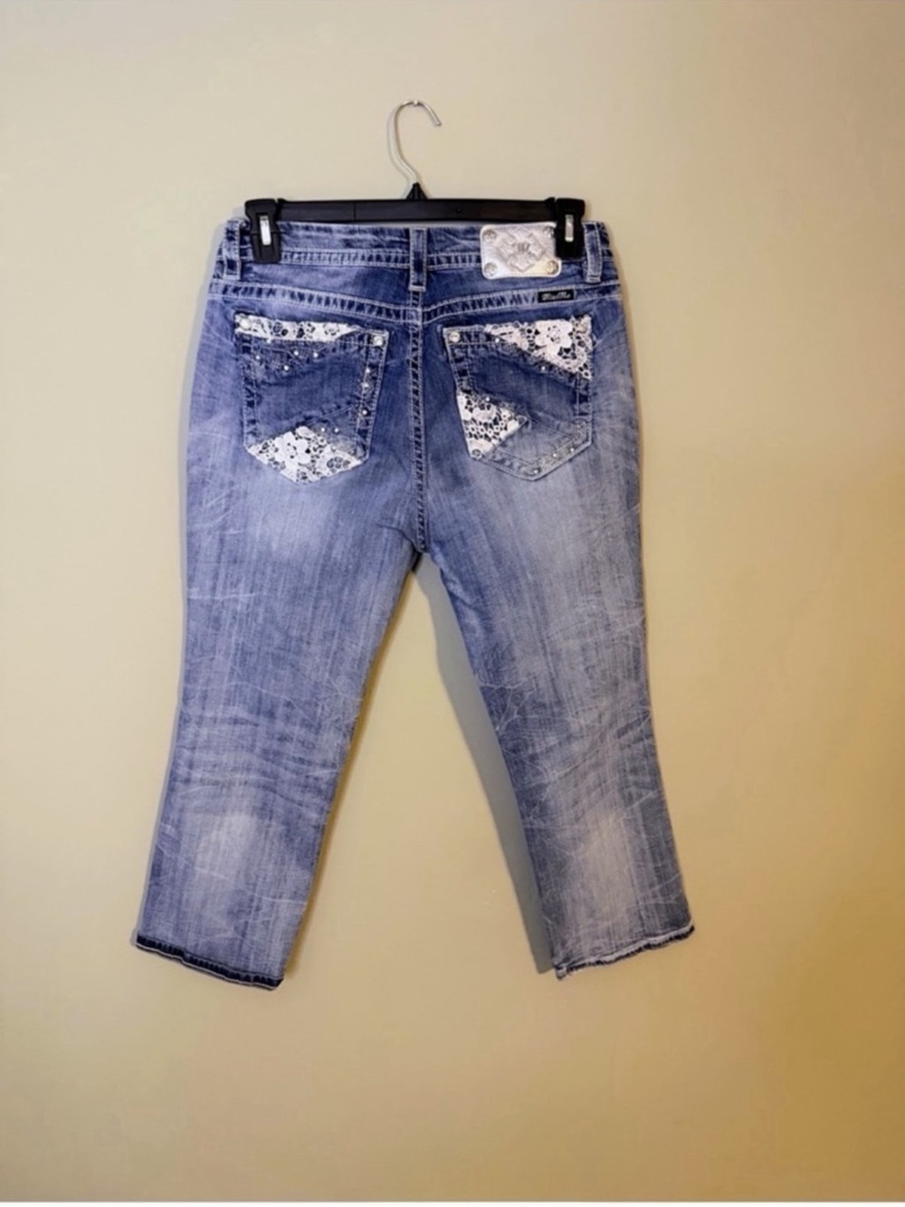 Gorgeous Miss Me Mid-Rise Curvy Crop Jeans with Embellished  Pkts 26-1/2” Inseam